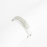 14k White Gold Hinged Bangle, channel set with 48 brilliant cut diamonds (approx. 3.80ct.t.w.); inne