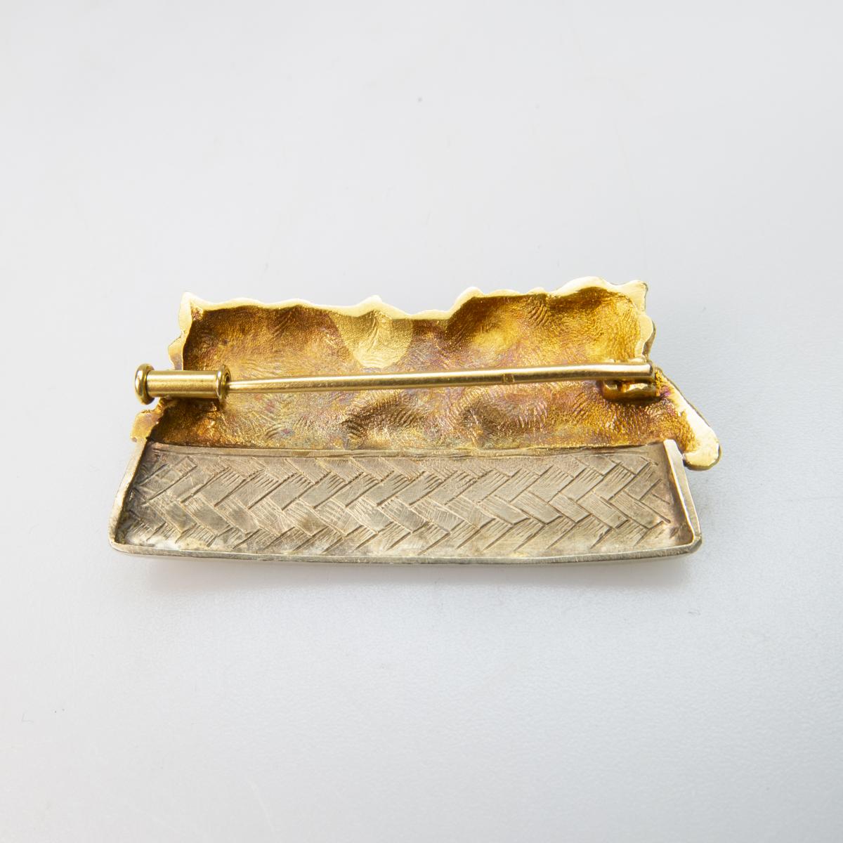 French 18k Yellow And White Gold Brooch, formed as a litter of yellow gold kittens within a white go - Image 2 of 2