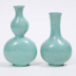 Two Turquoise-Glazed Wall Vases, 19th/20th Century, 十九/二十世纪 松石绿釉壁瓶一对, tallest height 7.7 in — 19.5 c
