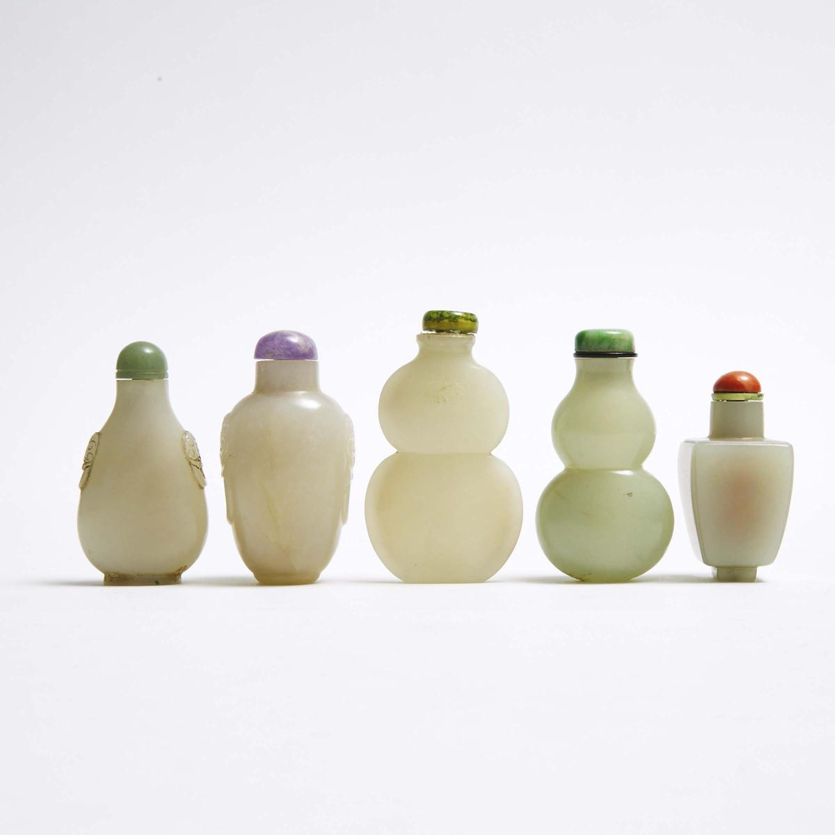 A Group of Five White Jade Snuff Bottles, Qing Dynasty, 清 白玉鼻烟壶一组五件, tallest height 2.7 in — 6.9 cm - Image 2 of 2