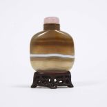 A Chinese Banded Agate Snuff Bottle, 18th/19th Century, 十八/十九世纪 中国玛瑙天然玉带纹鼻烟壶, height 2.4 in — 6.2 cm