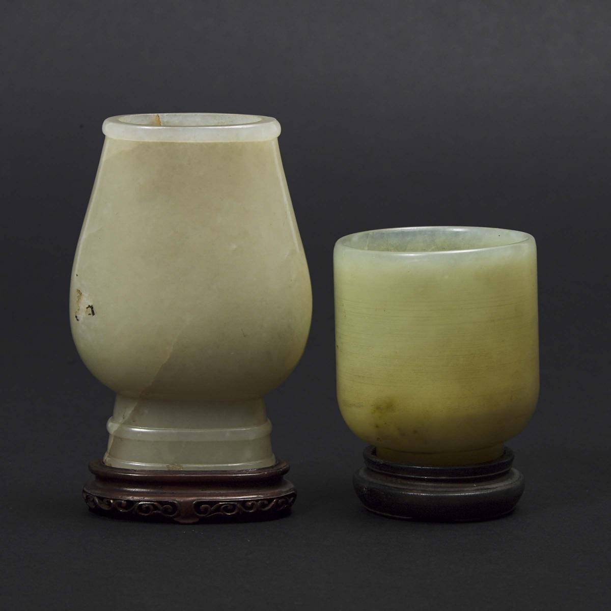 A White Jade Vase, together with a Pale Celadon Jade Cup, 19th/20th Century, 十九/二十世纪 玉瓶玉杯一组两件, vase - Image 2 of 3