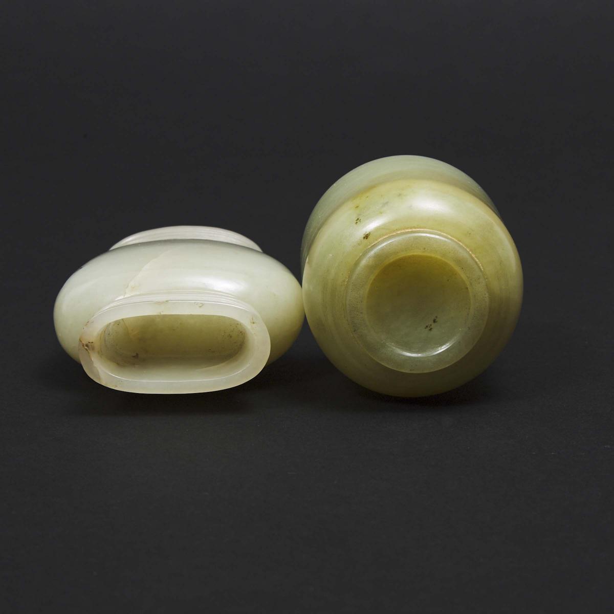 A White Jade Vase, together with a Pale Celadon Jade Cup, 19th/20th Century, 十九/二十世纪 玉瓶玉杯一组两件, vase - Image 3 of 3