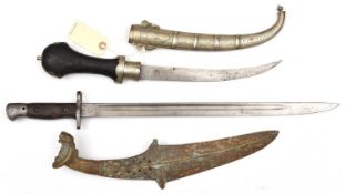 A P1907 bayonet, d 1 ‘16, oil hole in pommel (no scabbard); a tourist quality N African jambiya in