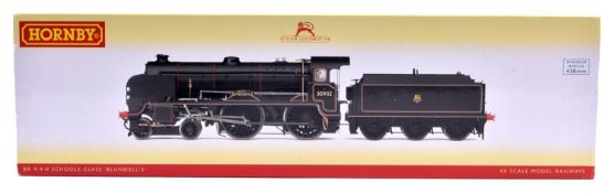 Hornby Railways BR Schools Class 4-4-0 Tender Locomotive 'Blundell's' RN30932 (R.2744) in lined