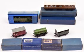 13x Hornby Dublo items. Including; An LNER Class N2 0-6-2T locomotive (EDL7), 9596 in unlined