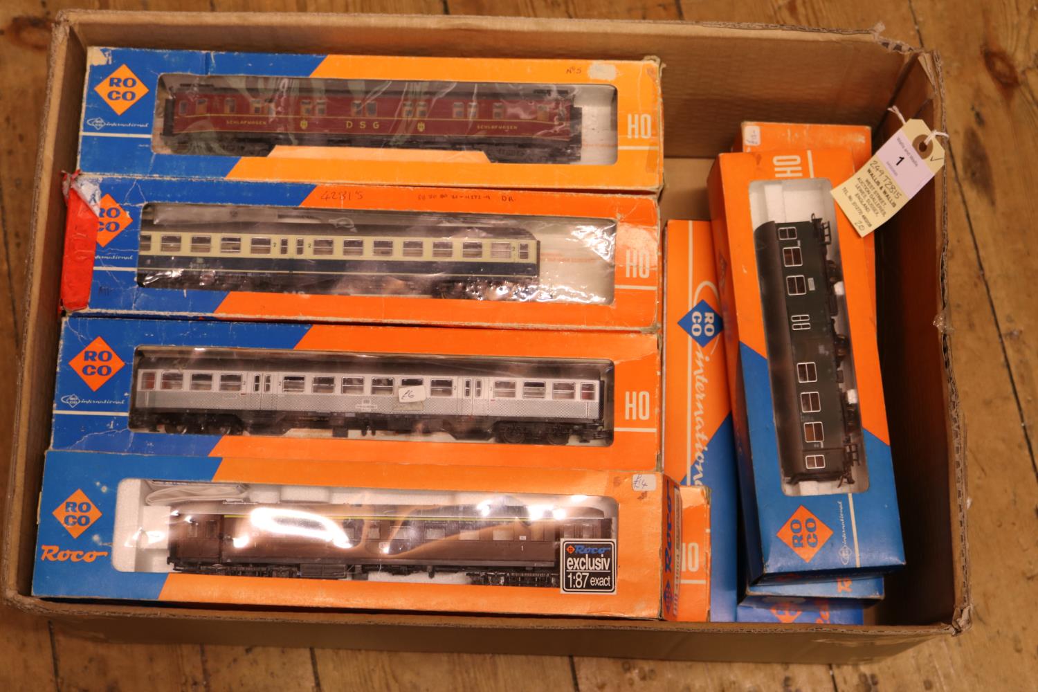 20x RoCo HO gauge railway German outline coaches/goods vans. 17x bogie coaches most in Deutsche Bahn