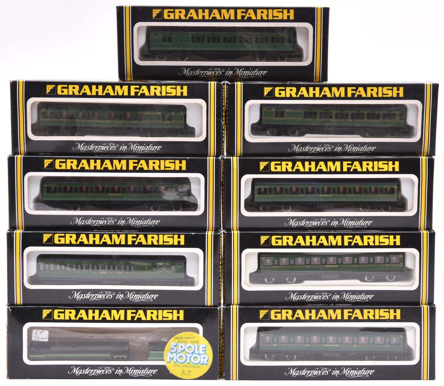 A quantity of Graham Farish N gauge Railway. A Southern Railway Merchant Navy 4-6-2 tender