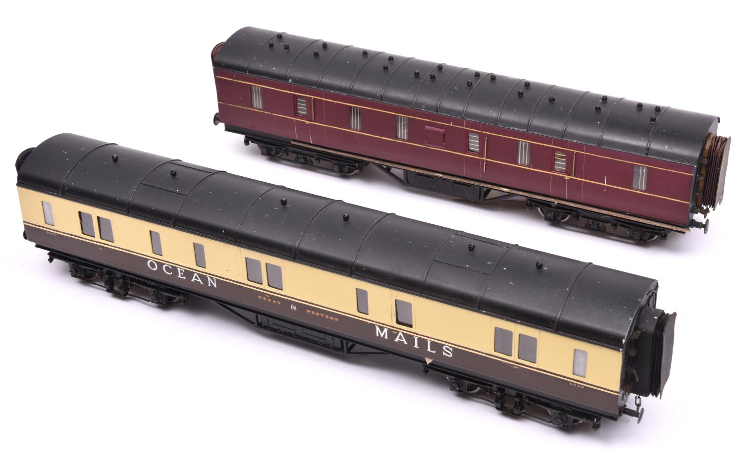 2x O gauge kit-built bogie coaches with plastic/resin bodies. A GWR Ocean Mails Van in Chocolate and