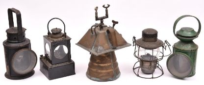 5x Railway lamps and parts. An unmarked black painted 4-aspect hand lamp (additional amber glass).