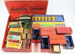 Hornby O Gauge Accessories. 'Hornby series' Railway Accessories No.2 milk Cans and Truck set,