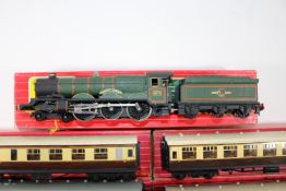 Hornby Dublo 2-rail BR 4-6-0 Castle Class Tender Locomotive Cardiff Castle (2221), RN4075 in lined