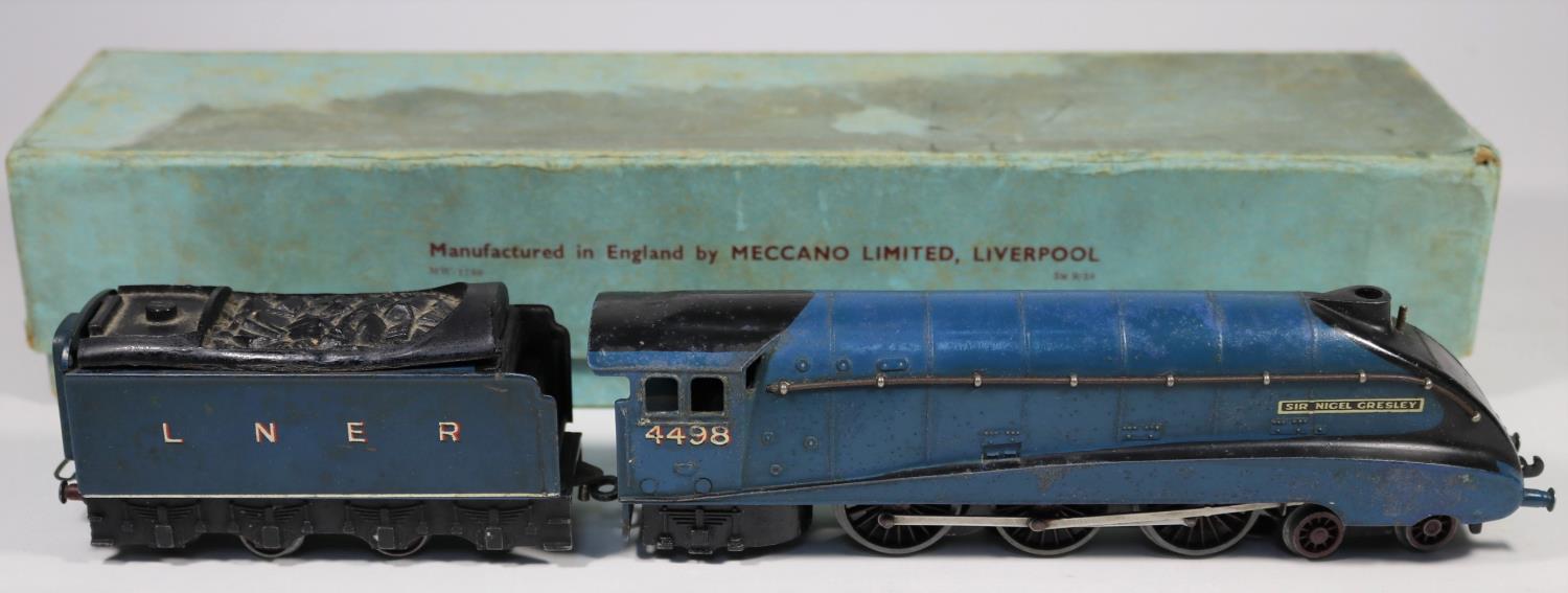 A rare pre-war Hornby Dublo 3-rail electric Class A4 LNER tender locomotive Sir Nigel Gresley, ( - Image 2 of 3