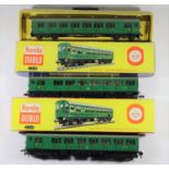 2 Hornby Dublo 2-rail BR Southern Region Class 501 Suburban electric motor coaches. (2250).