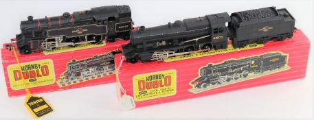 2 Hornby Dublo 2-rail locomotives. A BR (LMR) 2-8-0 8F locomotive and tender (2224). In unlined