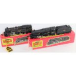 2 Hornby Dublo 2-rail locomotives. A BR (LMR) 2-8-0 8F locomotive and tender (2224). In unlined