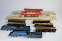 2 Hornby Dublo 3-rail Class A4 4-6-2 tender locomotives, Sir Nigel Gresley, RN4498. Both early
