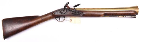 A heavy late 18th century brass barrelled flintlock blunderbuss of military appearance, by Barbar,