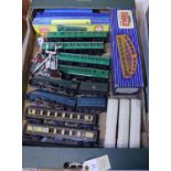 20+ Hornby Dublo 3-rail items. Including 4x locomotives; 2x Class A4 4-6-2 tender locos - an LNER