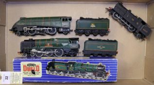 4x Hornby Dublo 3-rail locomotives. A boxed BR Castle Class 4-6-0, Bristol Castle 7013, in lined