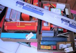 A quantity of OO gauge railway by Hornby Railways, Airfix, Lima, etc. Including 5x locomotives; a BR