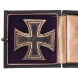 A 1939 Iron Cross 1st class, the back stamped “L/11” (Deumer, Ludsenscheid), generally GC (some rust