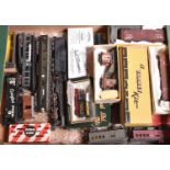 20+ OO/HO gauge railway items by various makes. Including 6x locomotives; a BR Class 52 Co-Co