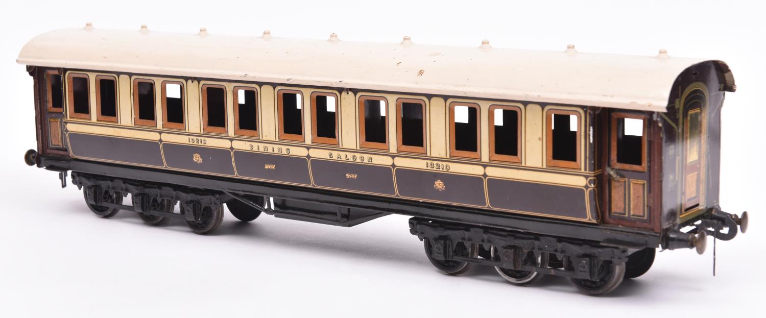 A Gauge One railway Carette LNWR 12-wheel Dining Saloon with opening doors. 13210, in lined - Image 2 of 2