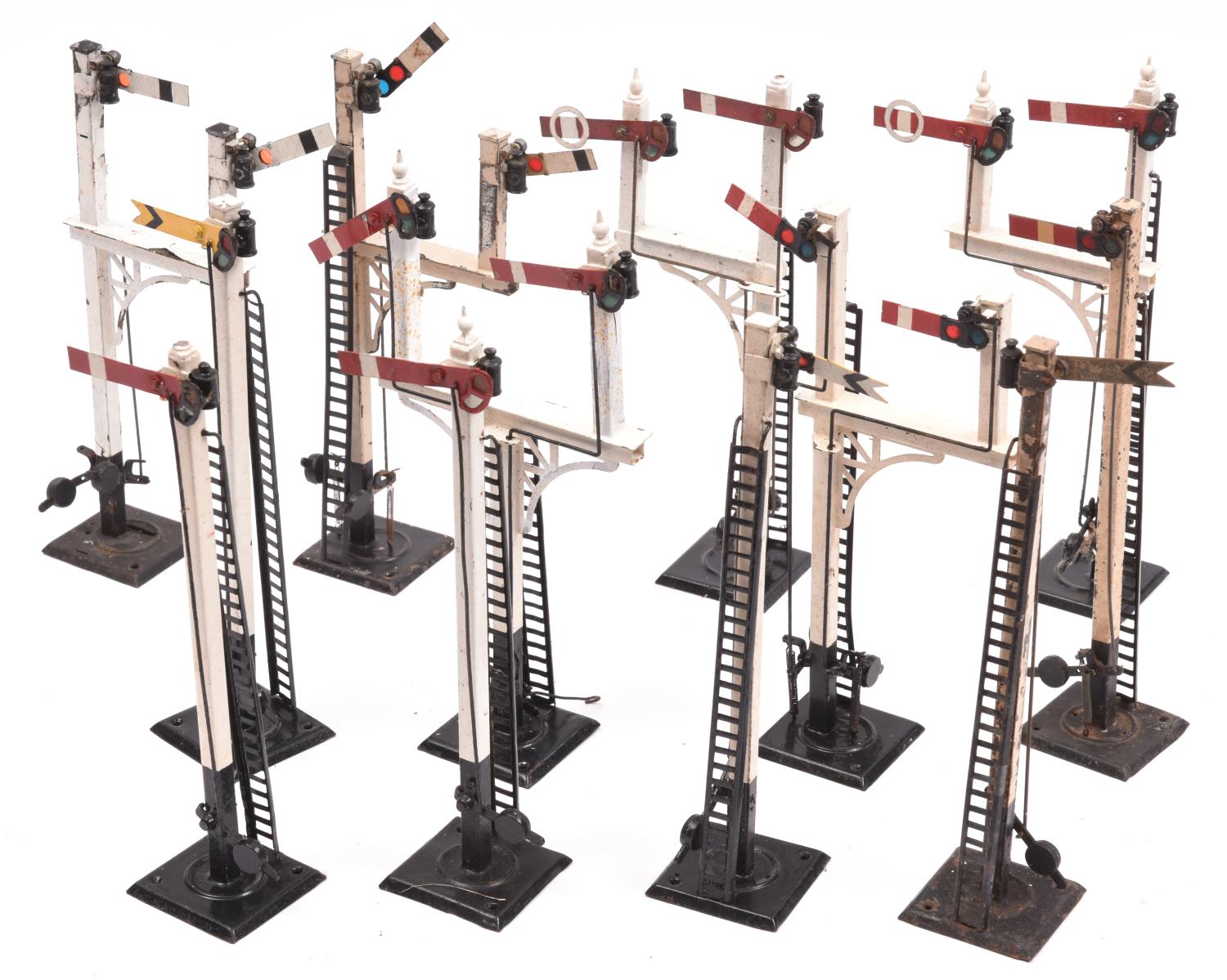 12x O Gauge model railway semaphore signals by Bassett Lowke. Including 3x single arm Home