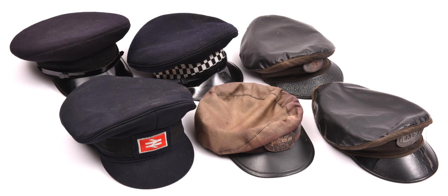 6x railway etc uniform caps. Including a Fireman's cap (N.F.S. 9C) size 7. A BR cap with logo (