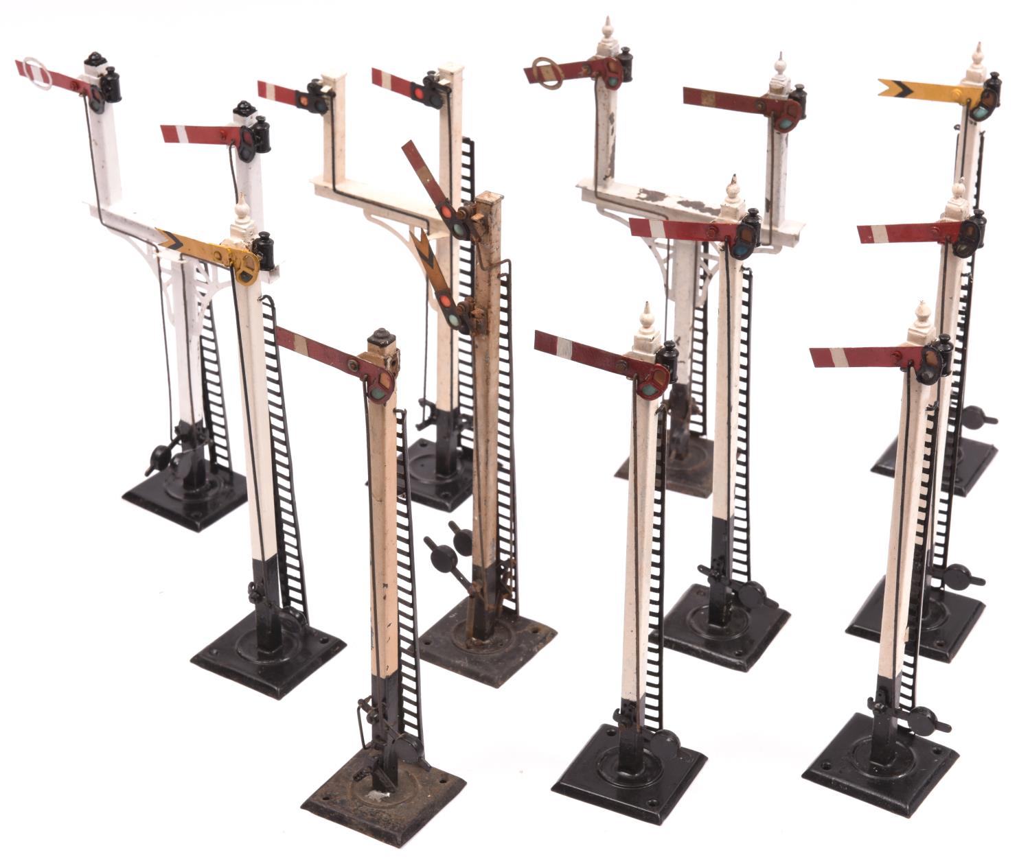 11x O Gauge model railway semaphore signals by Bassett Lowke. Including 5x single arm Home