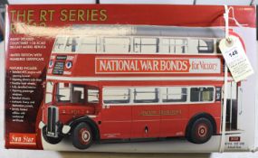 A Sun Star 1:24 scale London Transport 1946 AEC RT113 (FXT 288) in red (2920). Garage AF5,