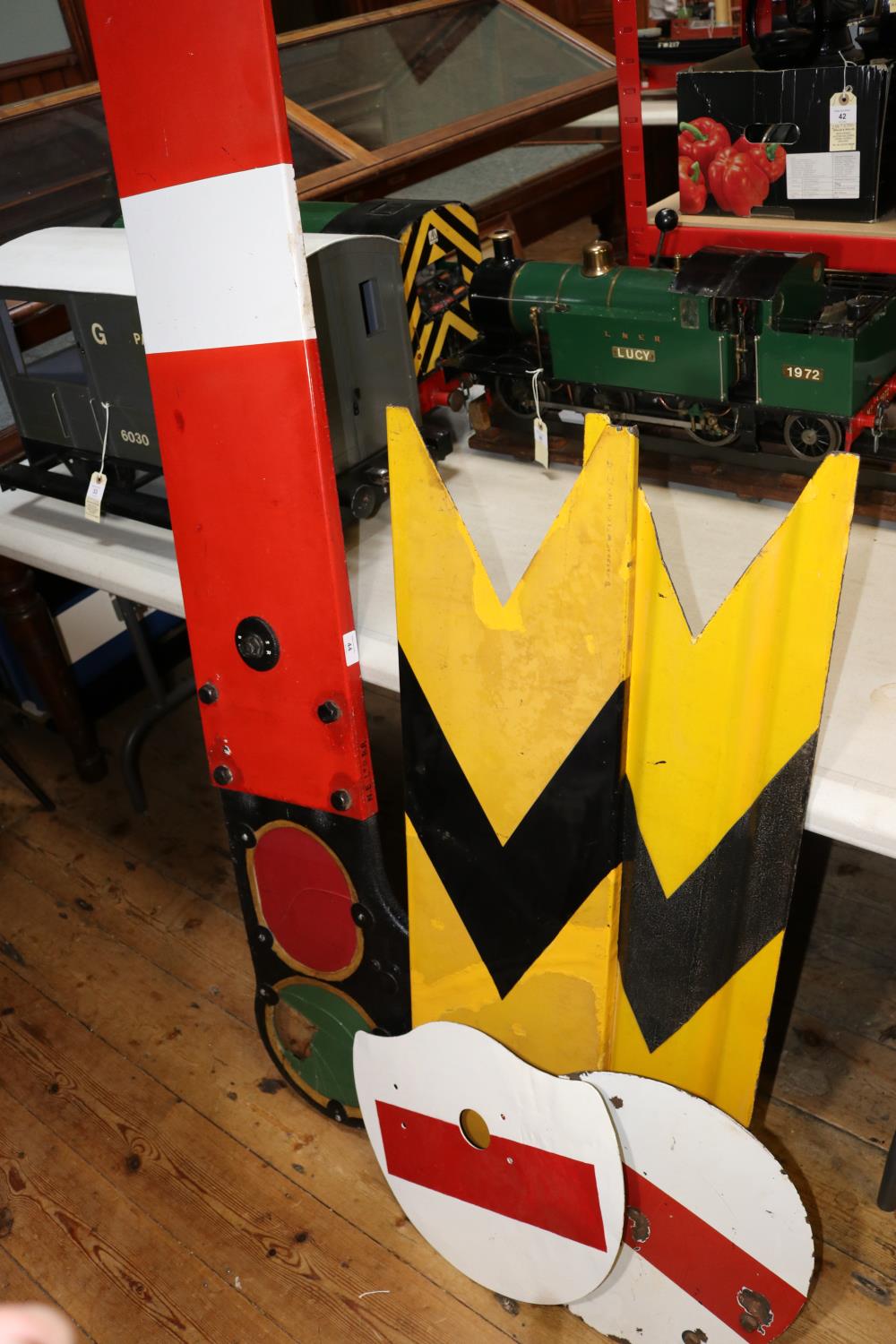 5x Railway signals. 3x semaphore signals; a Home Signal arm with cast iron spectacle plate