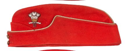 An Officer’s scarlet field cap of the 10th Hussars, gilt bullion trim, bi-metal badge and buttons.