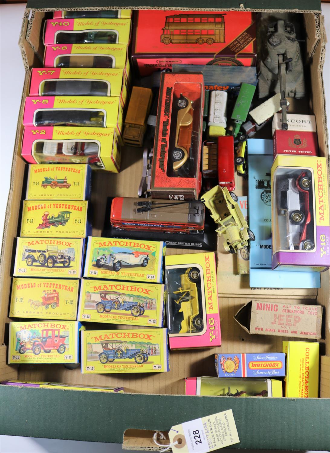 16x boxed Matchbox Models of Yesteryear. 6x in early 'Matchbox style' boxes; 1912 Packard