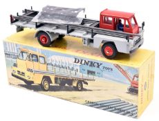 French Dinky Toys Camion Saviem Porte-Fer (885). Red cab with light grey body and red plastic