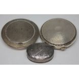 A mixed lot of silver comprising a German silver compact with gilt interior, a hallmarked silver