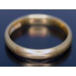 A hallmarked 22ct gold wedding band, wt. 4.67g, size O.