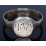 A hallmarked 9ct gold signet ring, wt. 3.78g, size X.