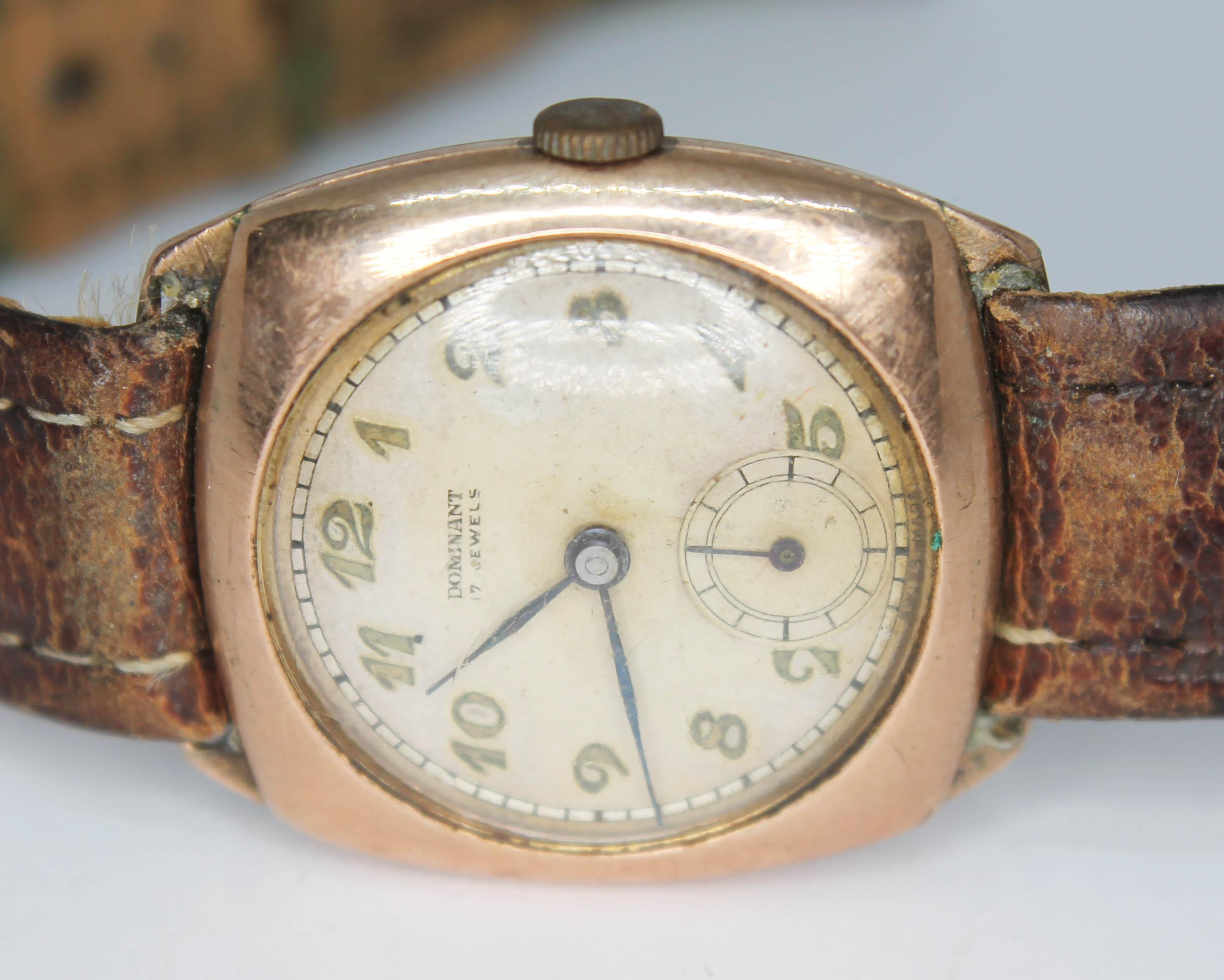 A 1940s hallmarked 9ct gold wristwatch, the dial and movement signed Dominant with subsidiary