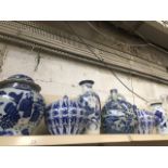 A quantity of chinese porcelain