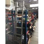 Aluminium extending ladders