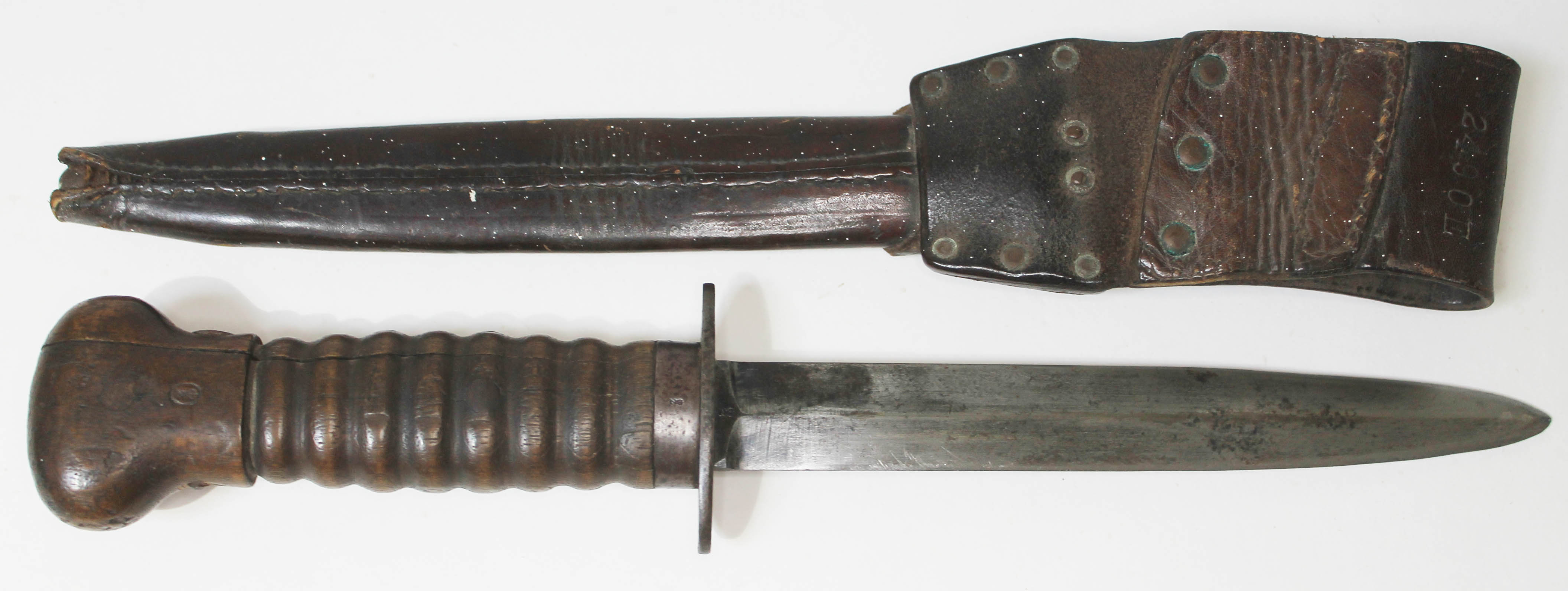 A Dutch WWI stormdolk fighting knife with ribbed wooden grip, guard numbered 3031B, double edged