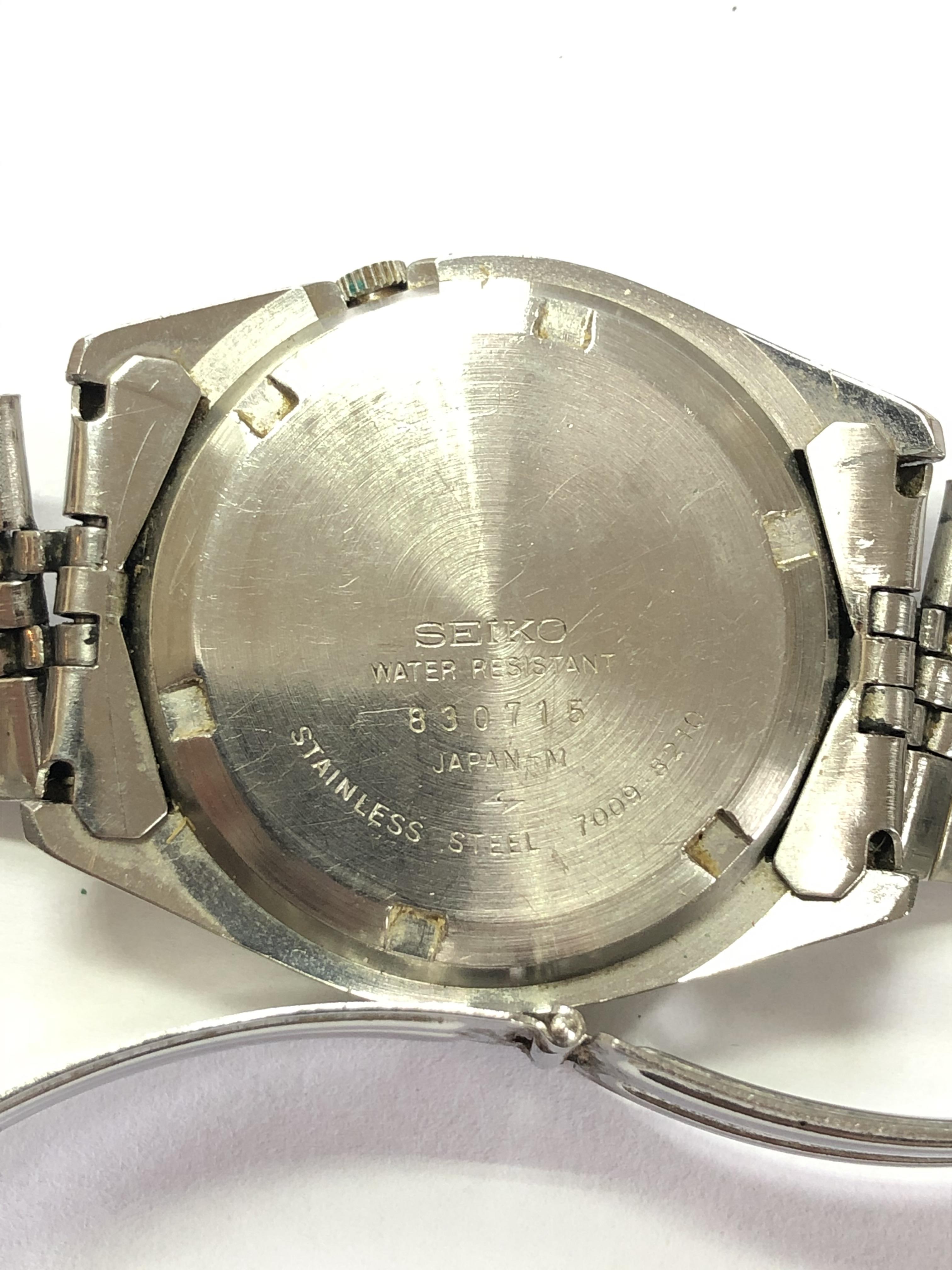 Two vintage Seiko stainless steel automatic wristwatches comprising of a Seiko 5 and another - Image 4 of 7