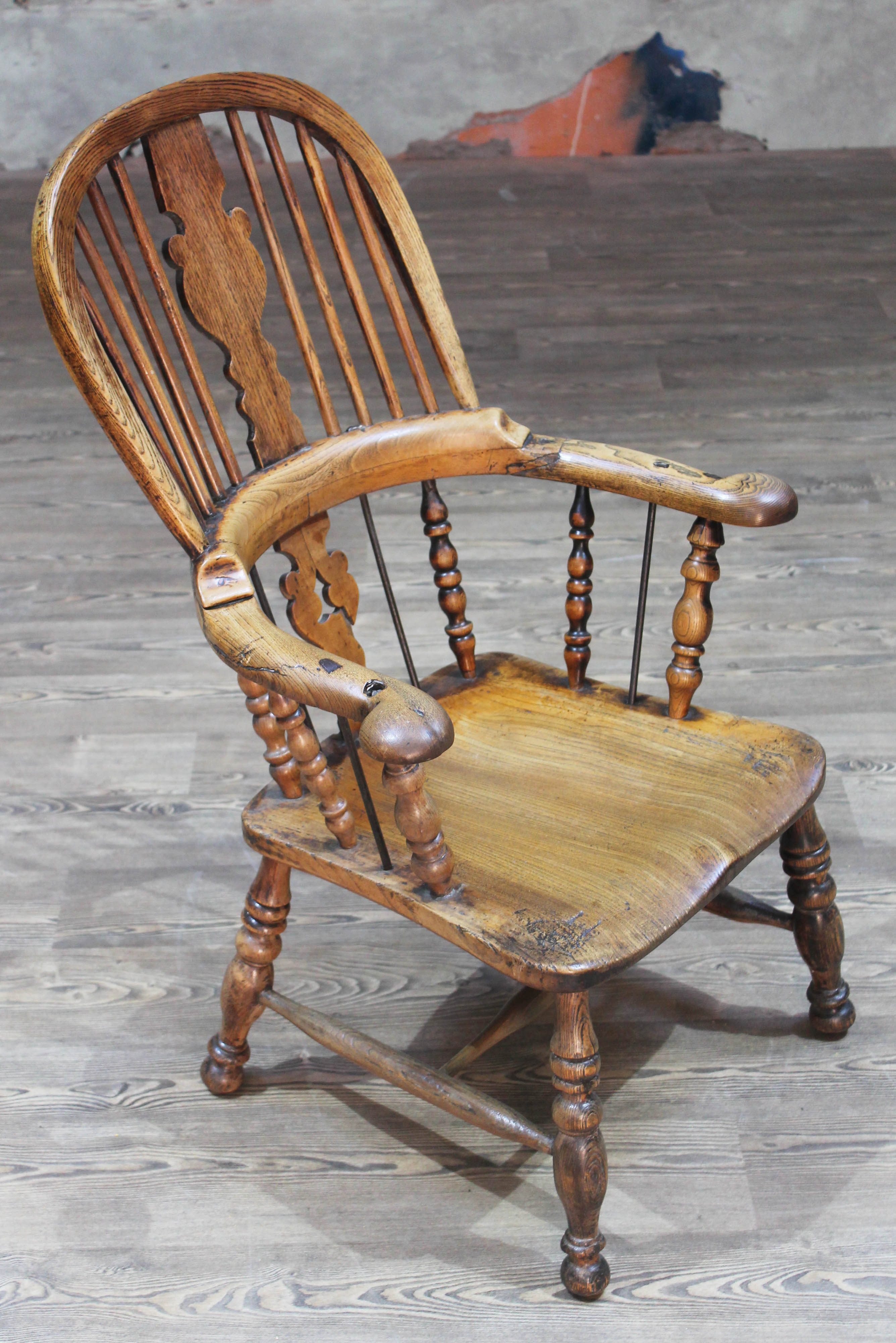 A 19th century ash Windsor chair, width 64cm, depth 67cm & height 100cm. - Image 3 of 3