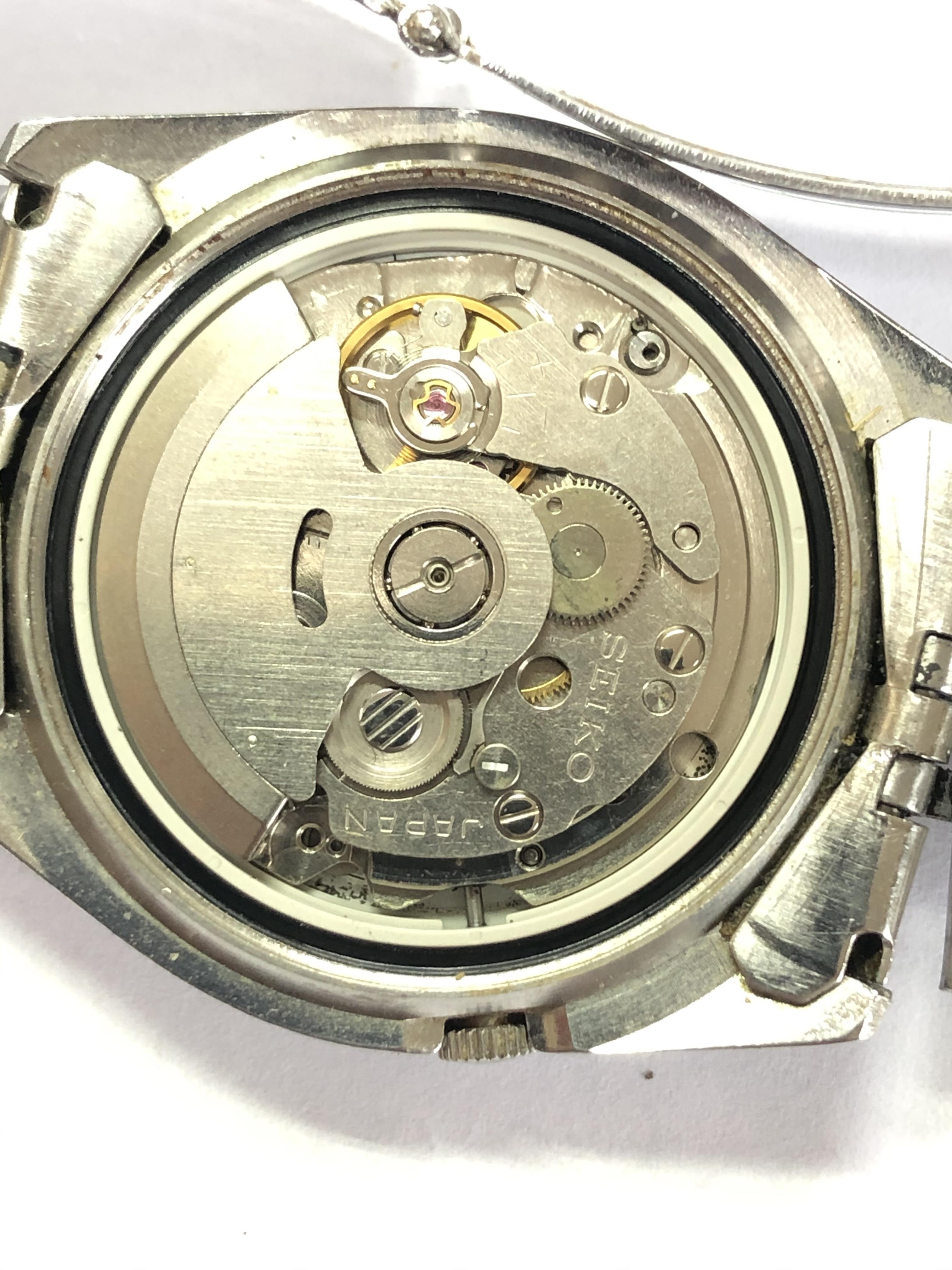 Two vintage Seiko stainless steel automatic wristwatches comprising of a Seiko 5 and another - Image 3 of 7