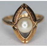 A hallmarked 9ct gold cultured pearl ring, gross wt. 3.15g, size N.