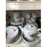 Royal Worcester Evesham dinnerware - approx 26 pieces