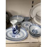 14 pieces Chinese tableware and a vblue and white oil pourer