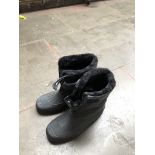 A pair of size 11 fur lined safety boots